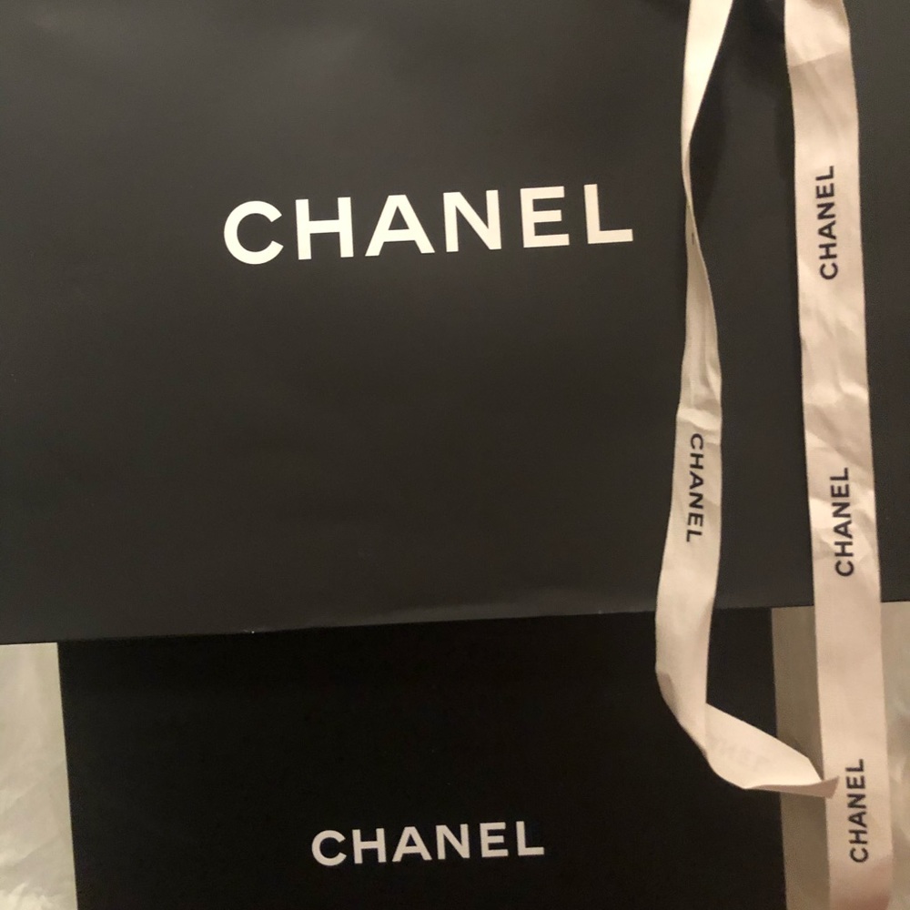 Chanel shoe box 📦 w/ 2 dust bags & shopping bag